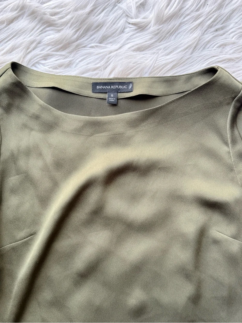 Banana Republic Olive Green Puff Sleeve Blouse Top Women’s Small Textured Crepe